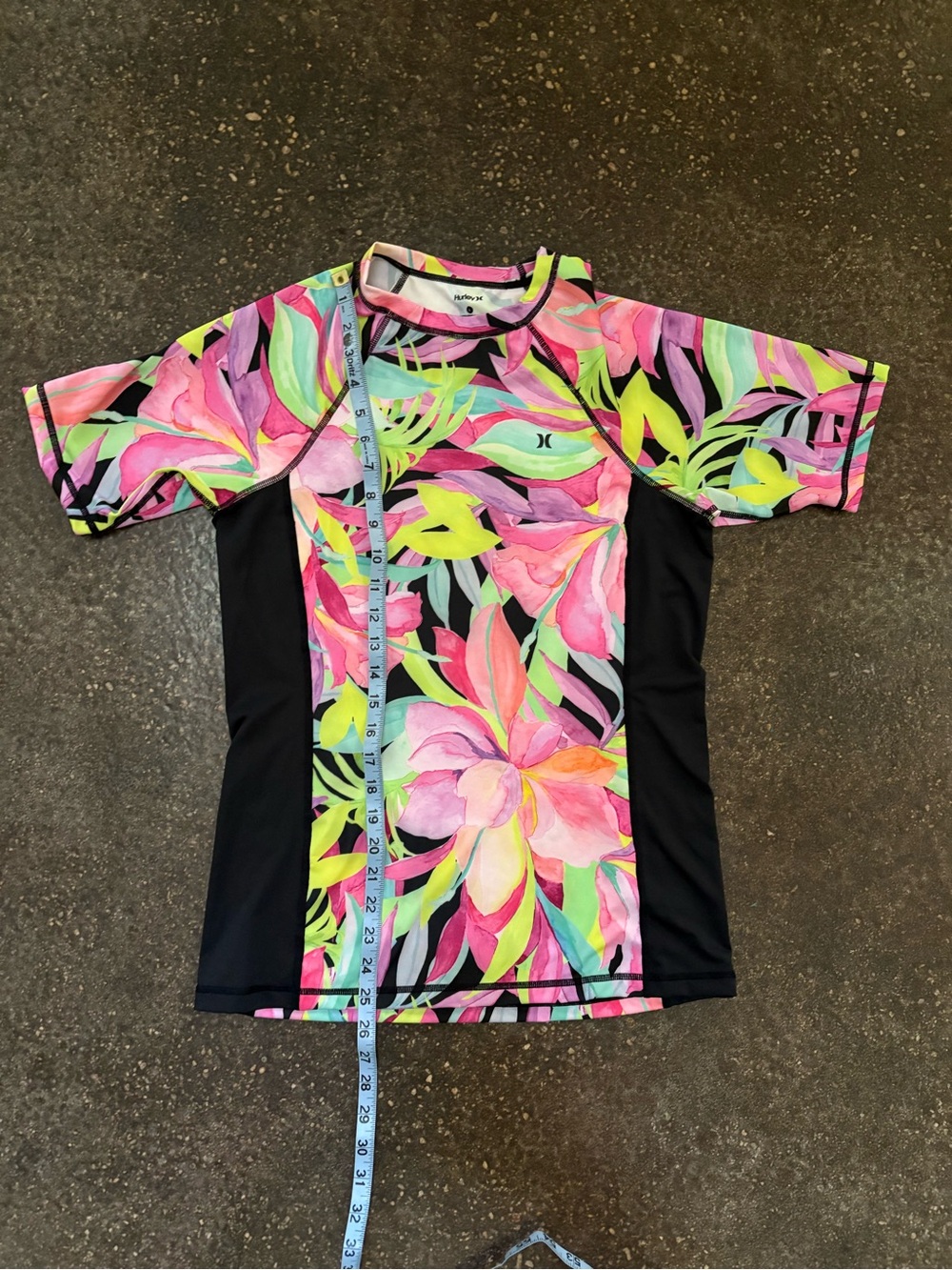 Hurley Women's Floral Short Sleeve Rashguard - Pink, Green, Black EUC Large - Picture 4 of 9